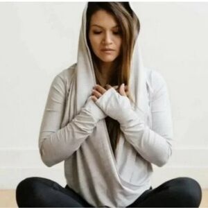 Zyia cream yoga shawl size S pullover neutral space dye activewear stretchy top